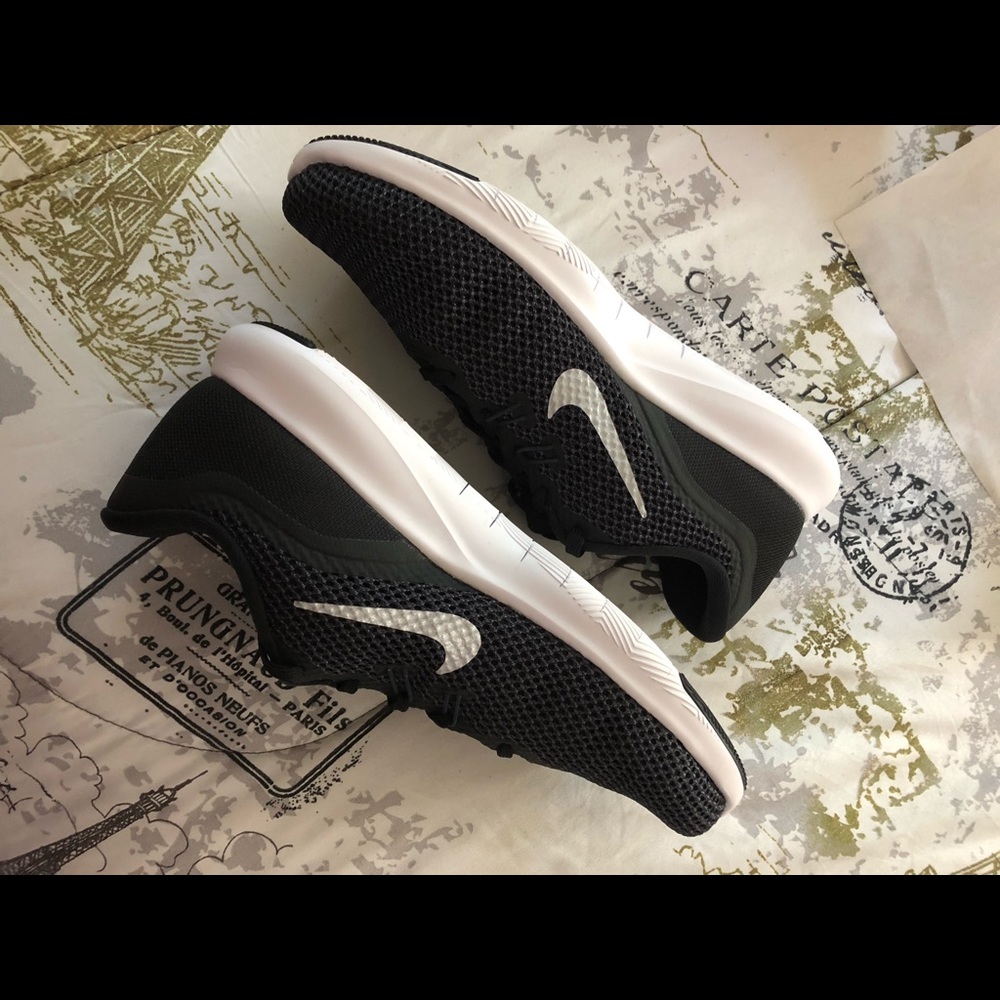 New Nike shoes 7.5w
